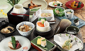 【孟宗の膳】特に湯田川地区で採れる孟宗（タケノコ）は、その柔らかさとおいしさで高い評価を得ています。ぜひご賞味ください。