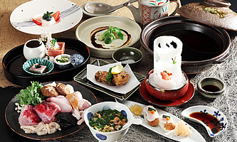 【鮟鱇の膳】あんこうは日本海でも漁獲量が多い魚で、冬が最も美味しい季節といわれています。九兵衛旅館で鮟鱇づくしをご堪能ください。